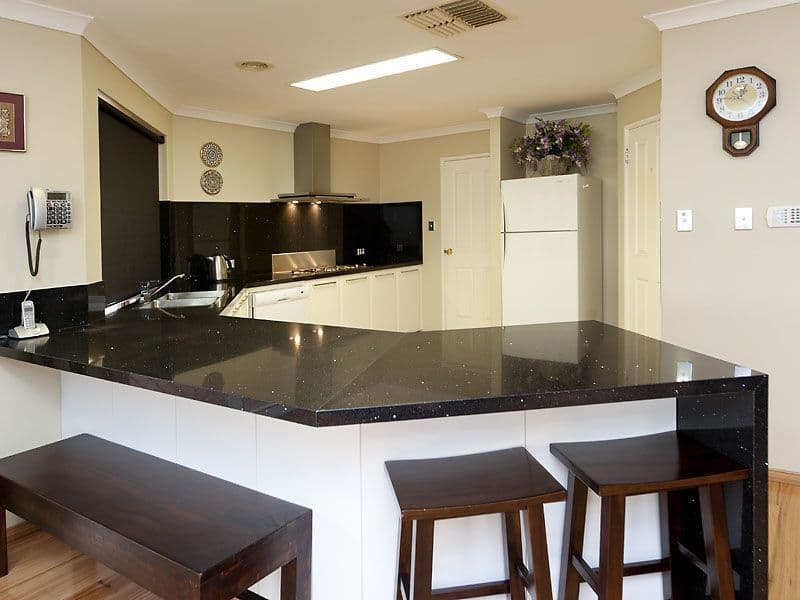18 Longshaw Circuit, CANNING VALE WA 6155, Canning Vale - Thumbnail 5