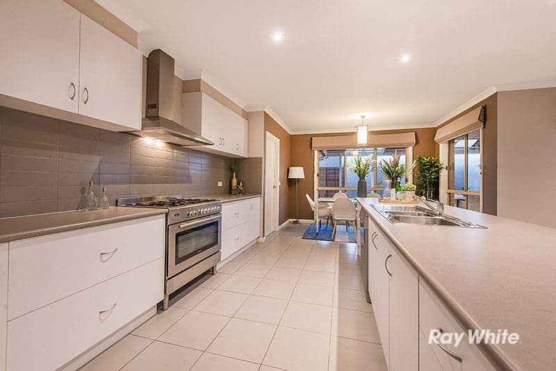 4 Ferndown Drive, Cranbourne VIC 3977, Cranbourne - Thumbnail 3