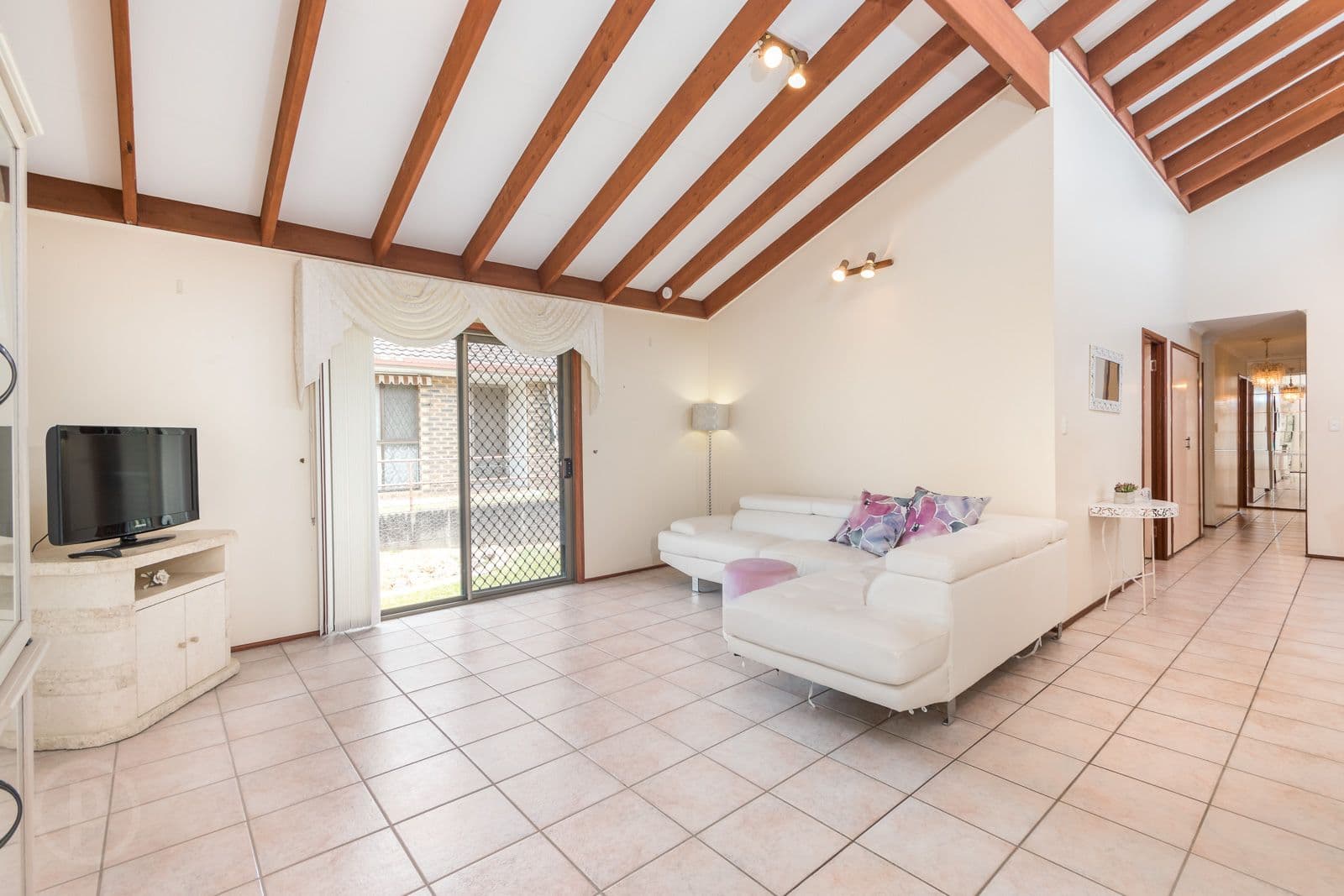 128 Sapphire Street, Holland Park QLD 4121, Holland Park - Thumbnail 2