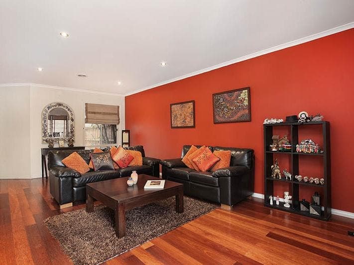 8 Ratcliffe Way, Lynbrook, Lynbrook - Thumbnail 2