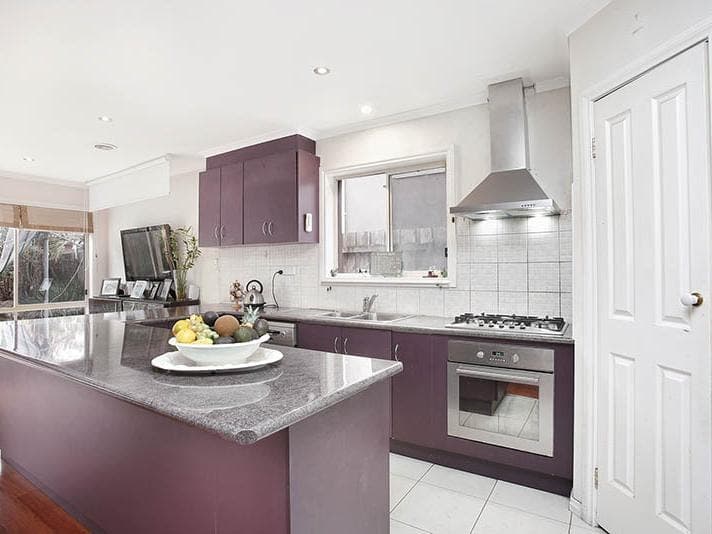8 Ratcliffe Way, Lynbrook, Lynbrook - Thumbnail 4