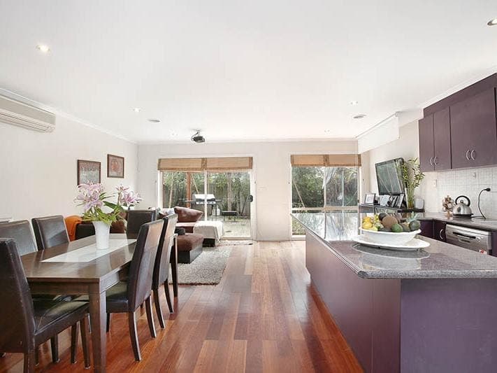 8 Ratcliffe Way, Lynbrook, Lynbrook - Thumbnail 5