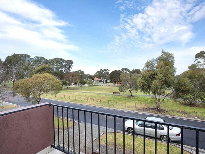 8 Ratcliffe Way, Lynbrook, Lynbrook - Thumbnail 7