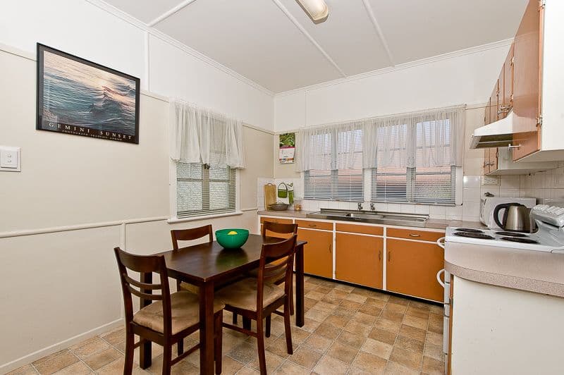 209 Pfingst Road, WAVELL HEIGHTS QLD 4012, Wavell Heights - Thumbnail 2