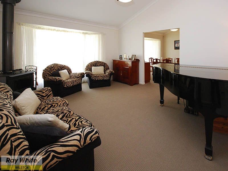 86 Oxford Crescent, BRIDGEMAN DOWNS QLD 4035, Bridgeman Downs - Thumbnail 2