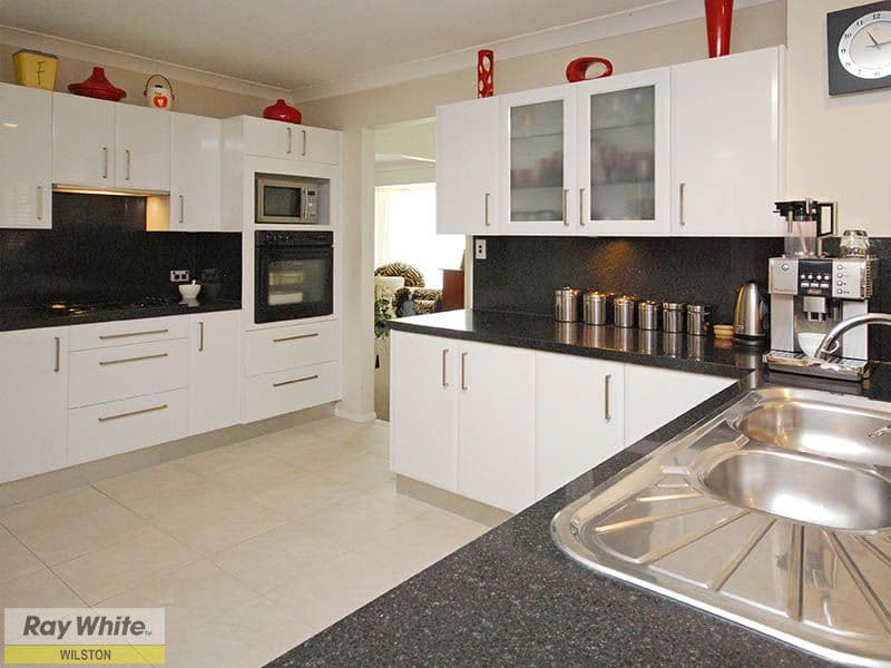 86 Oxford Crescent, BRIDGEMAN DOWNS QLD 4035, Bridgeman Downs - Thumbnail 3