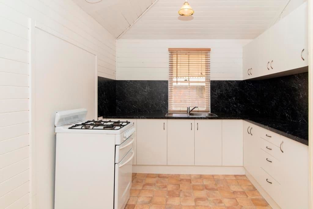 7 Esk Street, CROWS NEST QLD 4355, Crows Nest - Thumbnail 2