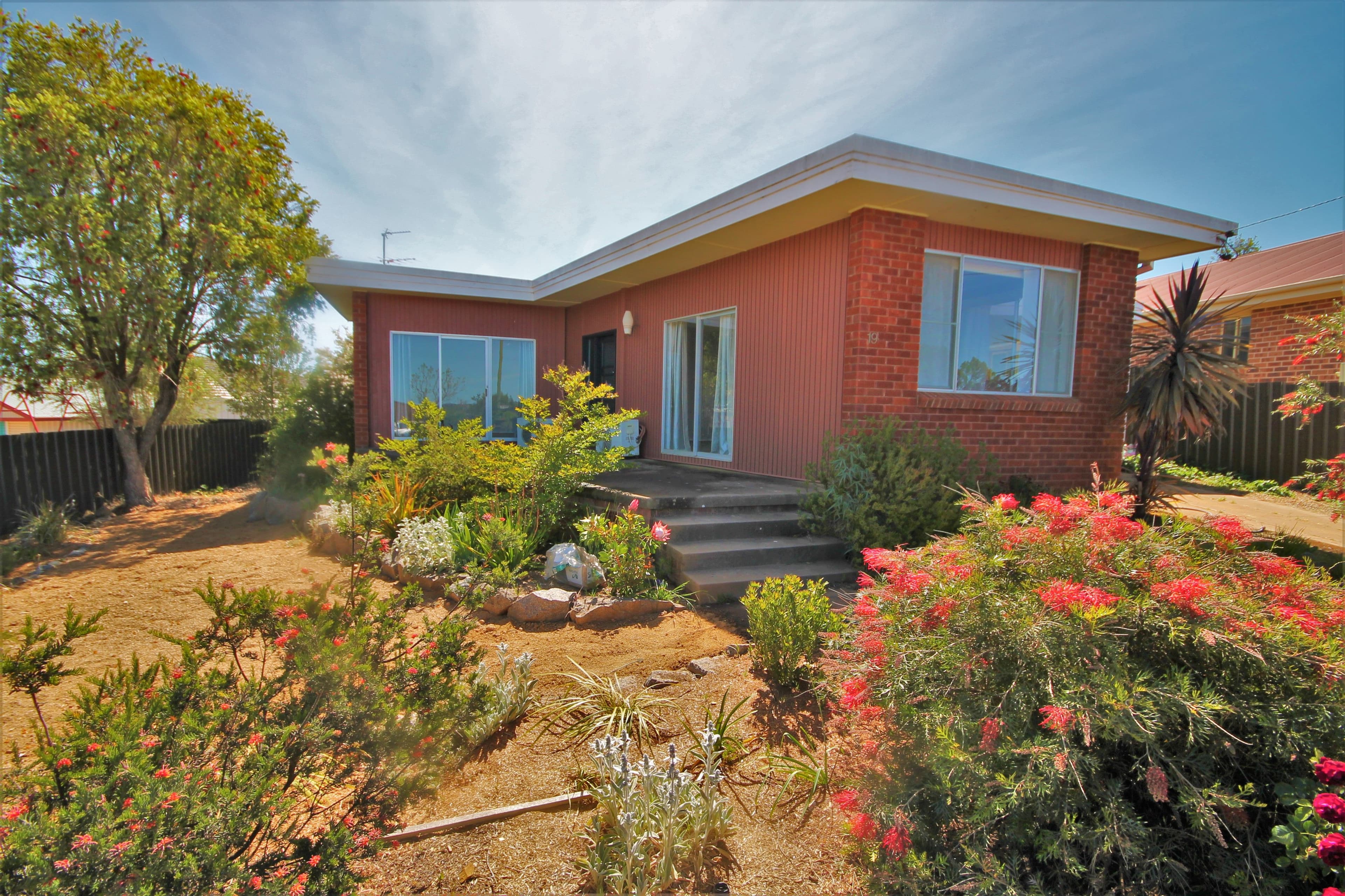 19 White Street, Young - Image 1