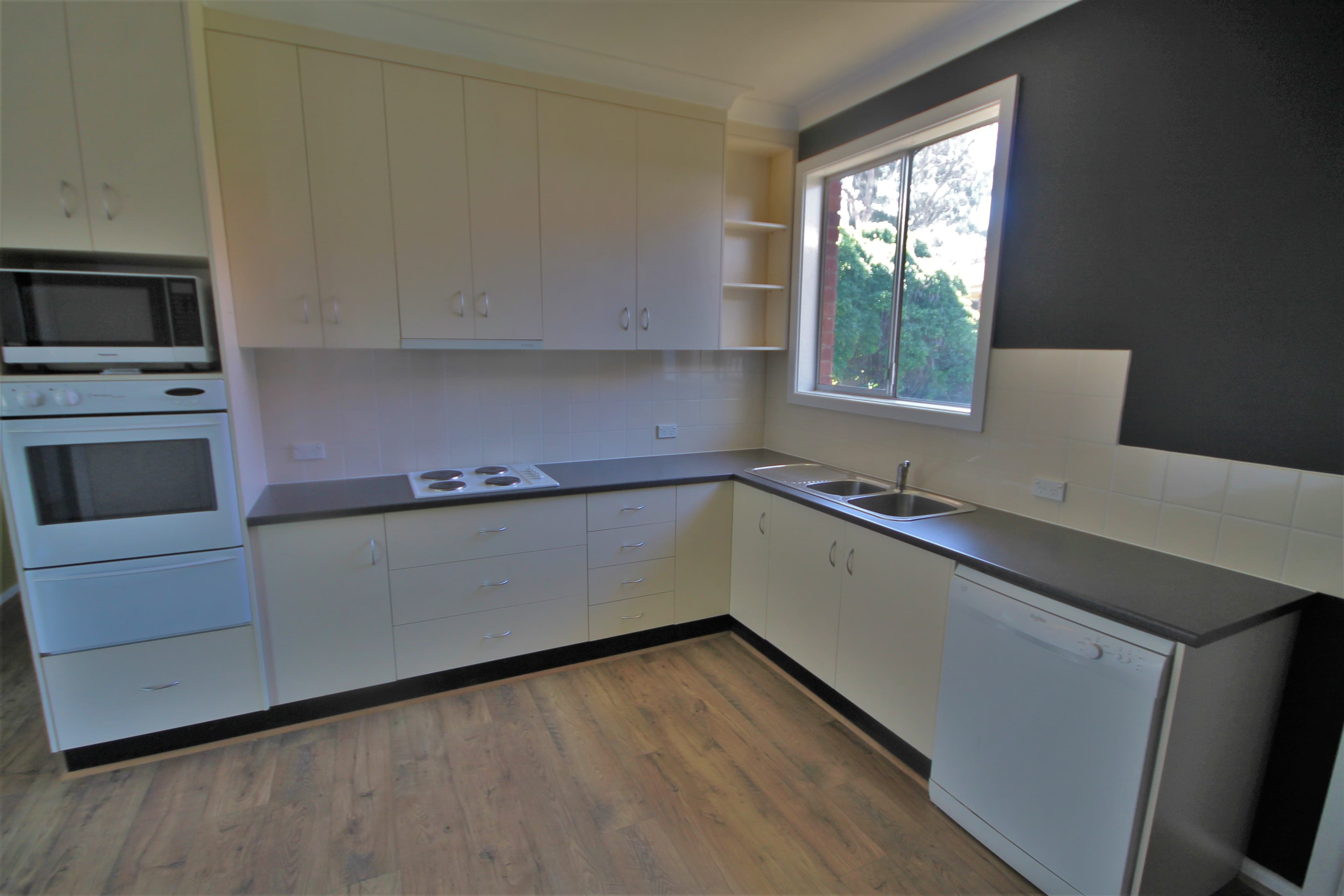 19 White Street, Young - Thumbnail 5