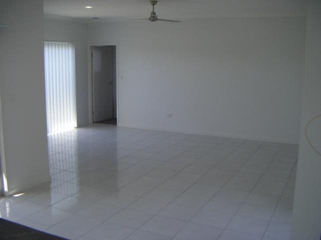 11 Northcote Crescent, CALOUNDRA WEST QLD 4551, Caloundra West - Thumbnail 3
