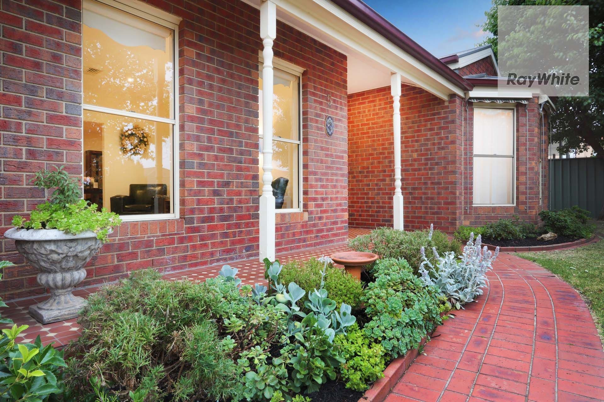 5 Lloyds Place, Attwood VIC 3049, Attwood - Thumbnail 3