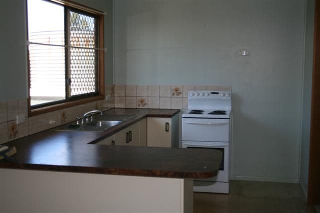 65 Raglan Street, ROMA QLD 4455, Roma - Thumbnail 3