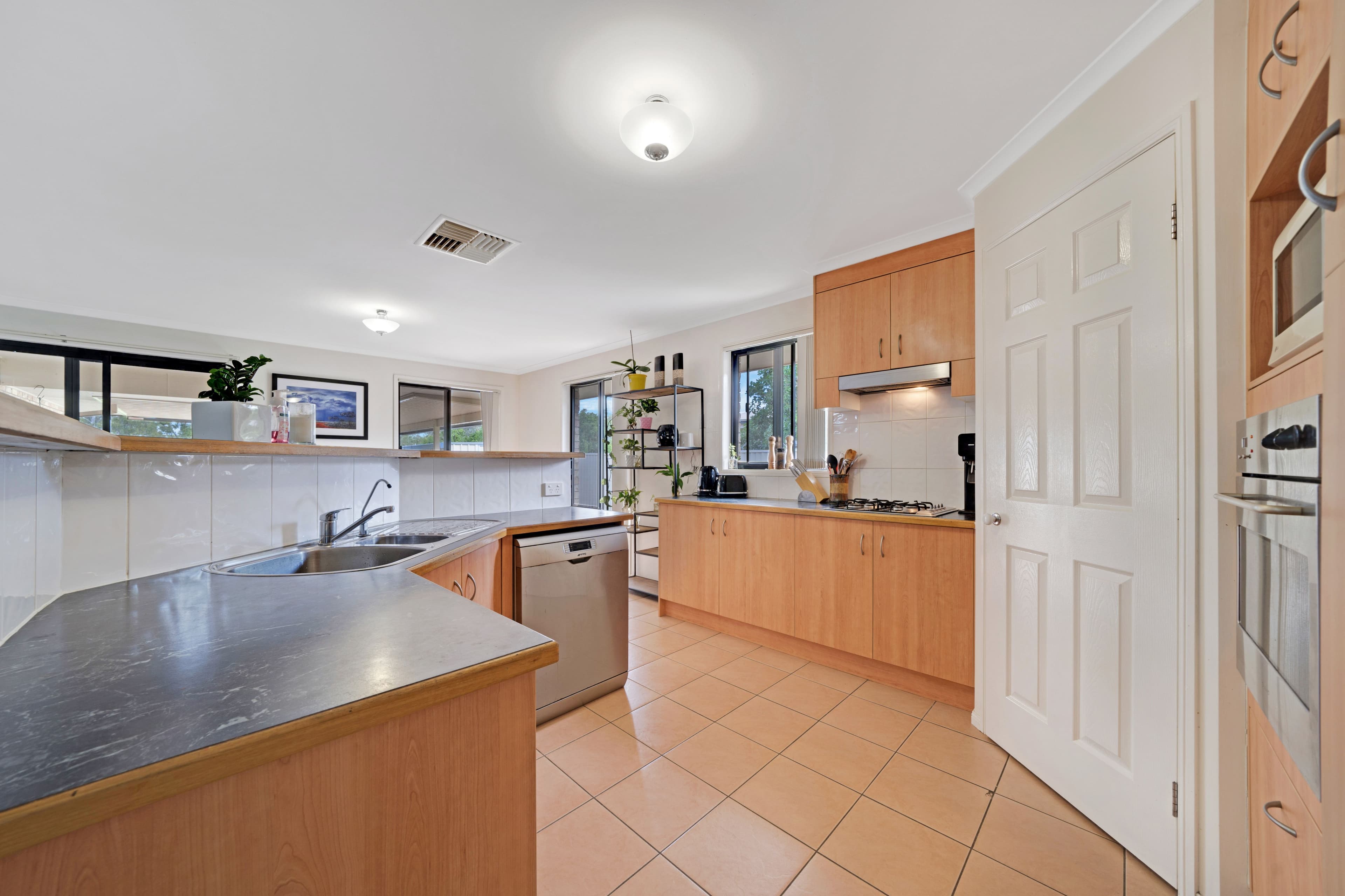 32 Mountain View Crescent, Mount Warren Park QLD 4207, Mount Warren Park - Thumbnail 2