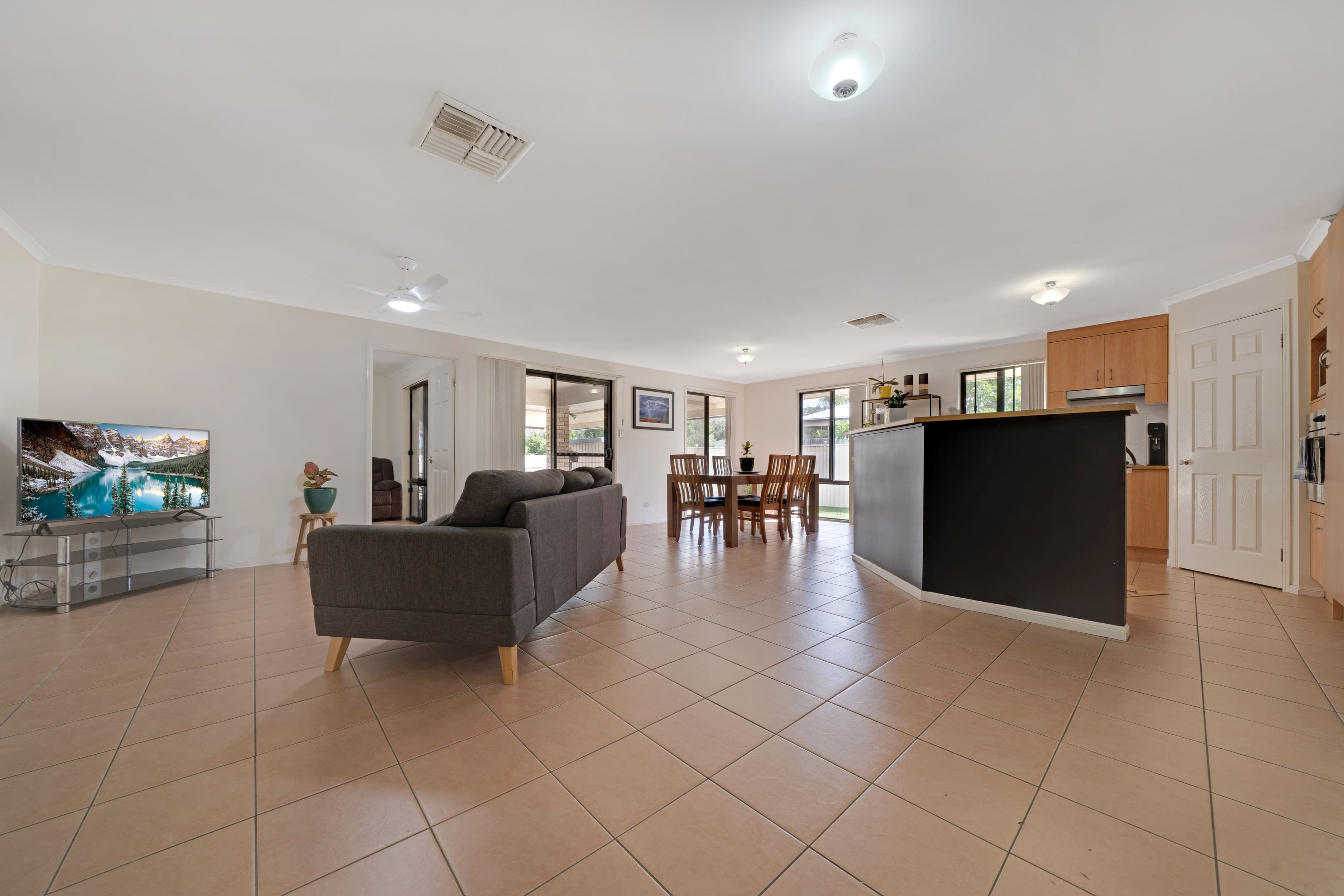 32 Mountain View Crescent, Mount Warren Park QLD 4207, Mount Warren Park - Thumbnail 5