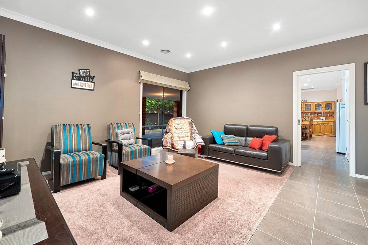 15 Perry Circuit, Cranbourne North VIC 3977, Cranbourne North - Thumbnail 2