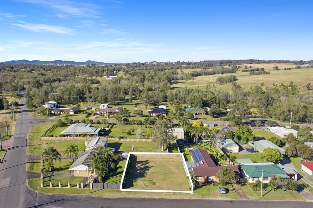 31 Spring Street, East Branxton - Image 1