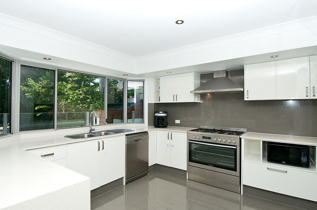 24 McIlwraith Avenue, Sorrento QLD 4217, Sorrento - Thumbnail 6