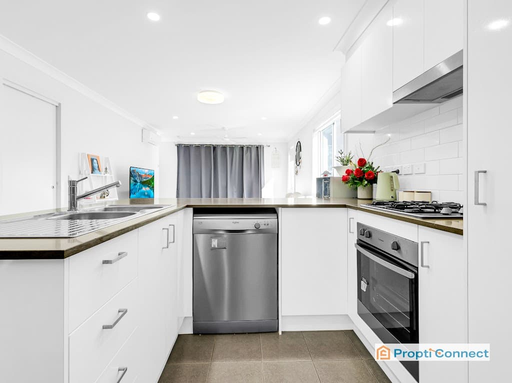 81B Mary Ann Drive, Glenfield, NSW, 2167, Glenfield - Thumbnail 4