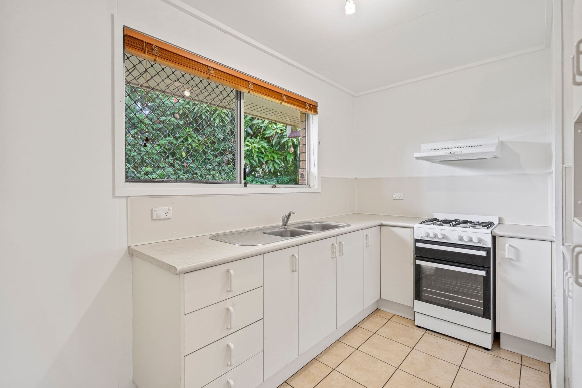 6 Roslyn Court, Eagleby QLD 4207, Eagleby - Thumbnail 5