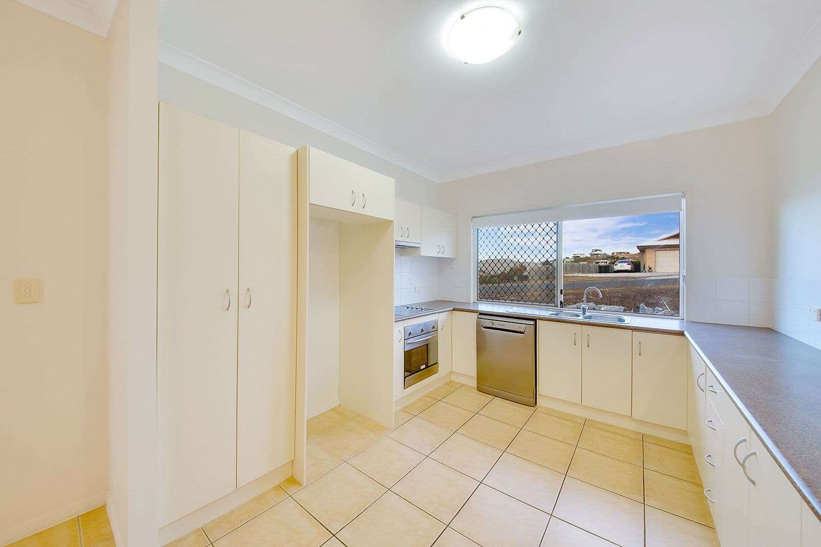 1 Viewpoint Way, New Auckland QLD 4680, New Auckland - Thumbnail 5