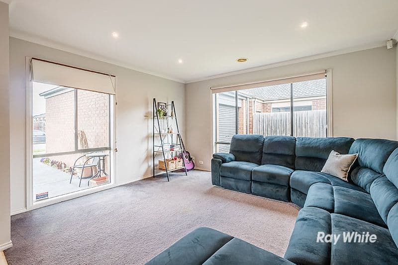 11 Karwarren Way, Cranbourne West VIC 3977, Cranbourne West - Thumbnail 2