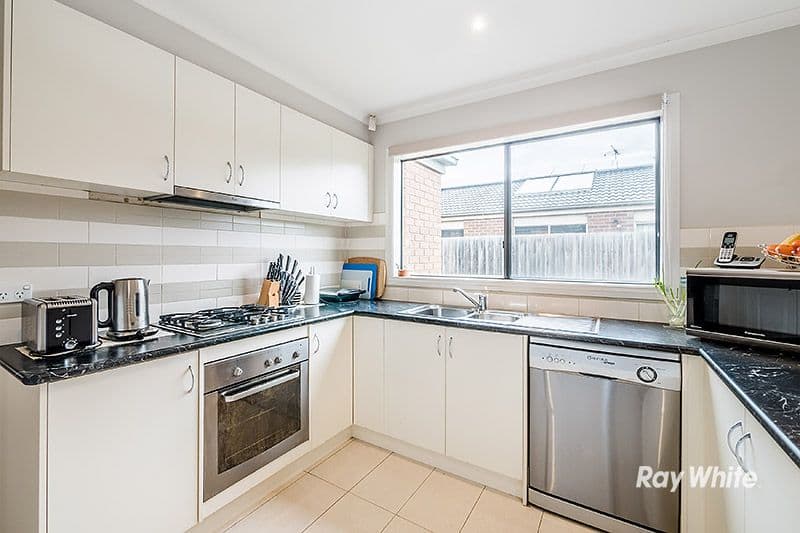 11 Karwarren Way, Cranbourne West VIC 3977, Cranbourne West - Thumbnail 6