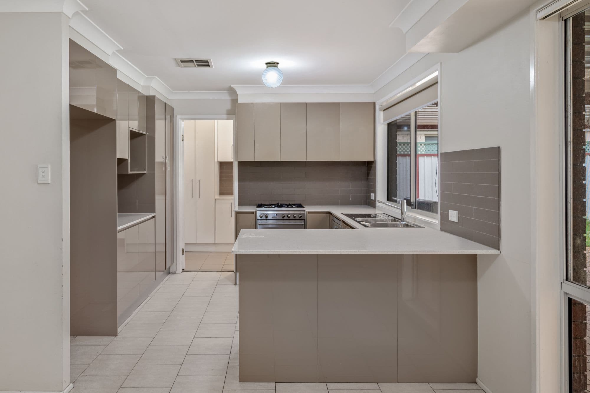 33 Lysander Avenue, Rosemeadow NSW 2560, Rosemeadow - Thumbnail 2
