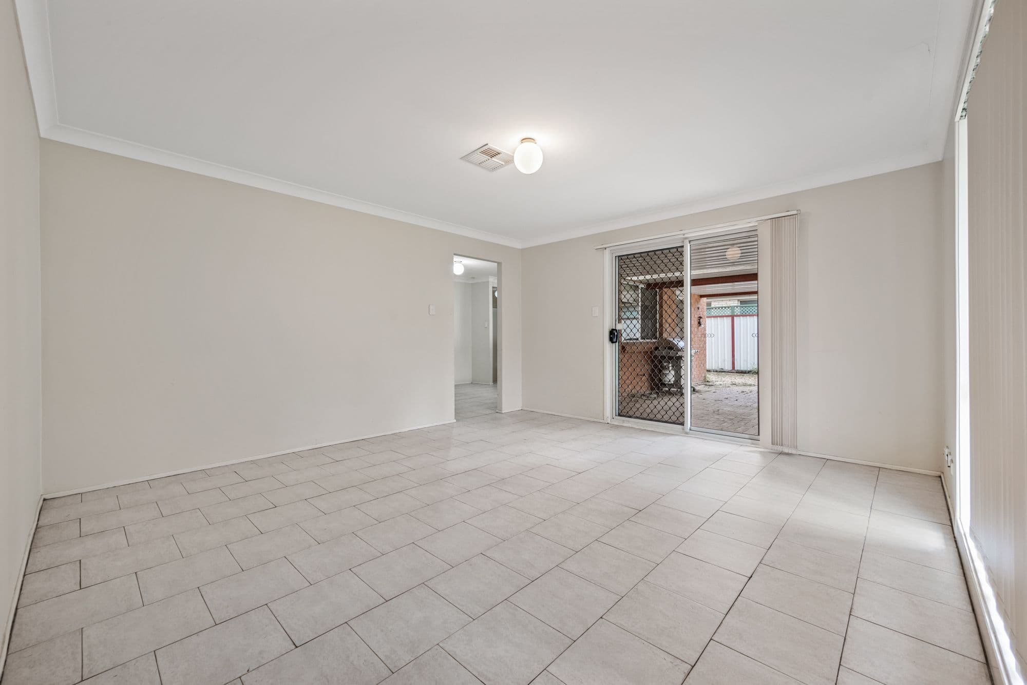 33 Lysander Avenue, Rosemeadow NSW 2560, Rosemeadow - Thumbnail 4