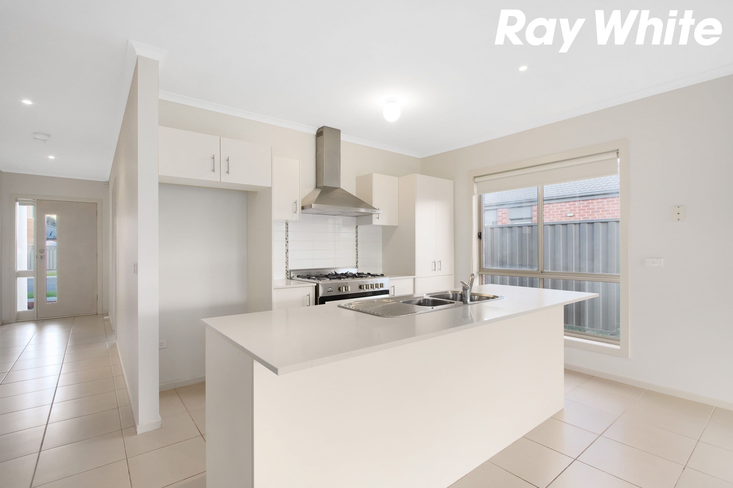3 Mirabelle Street, Pakenham VIC 3810, Pakenham - Thumbnail 2