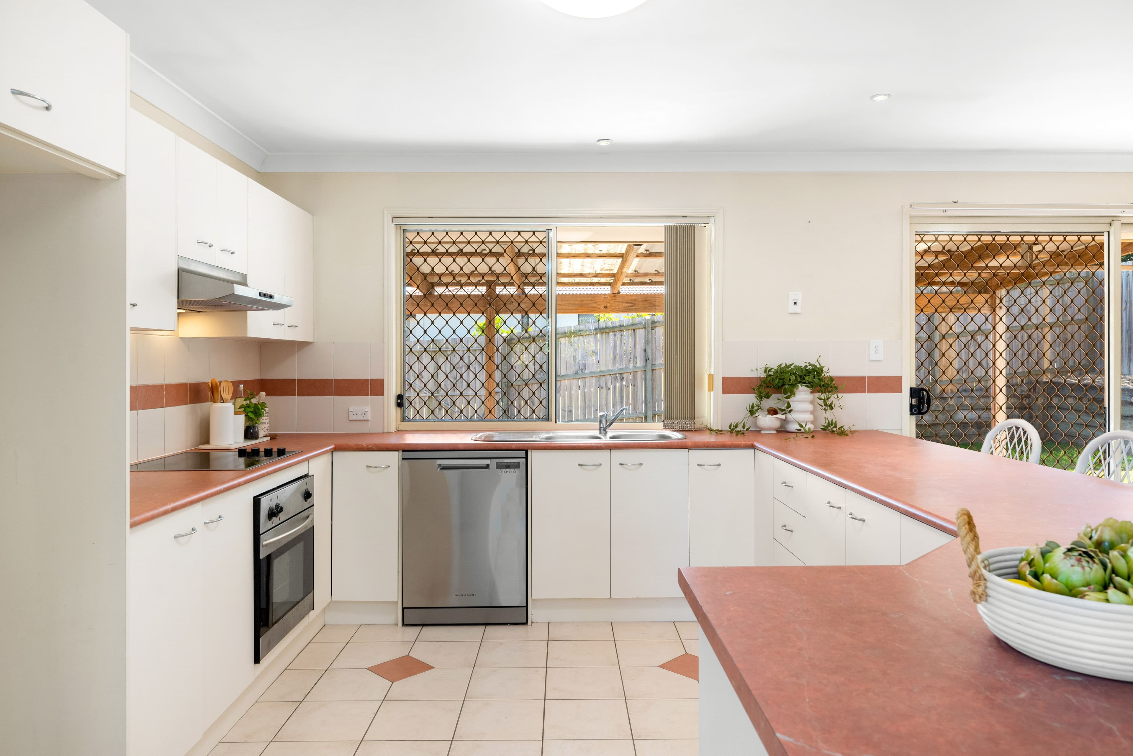 2 Alpena Close, Carindale QLD 4152, Carindale - Thumbnail 4