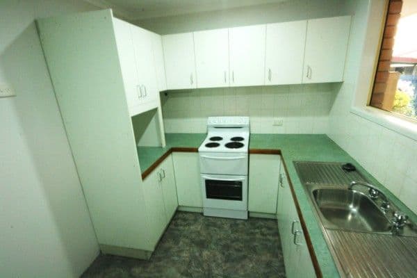 35 Cemetery Road, SARINA QLD 4737, Sarina - Thumbnail 5