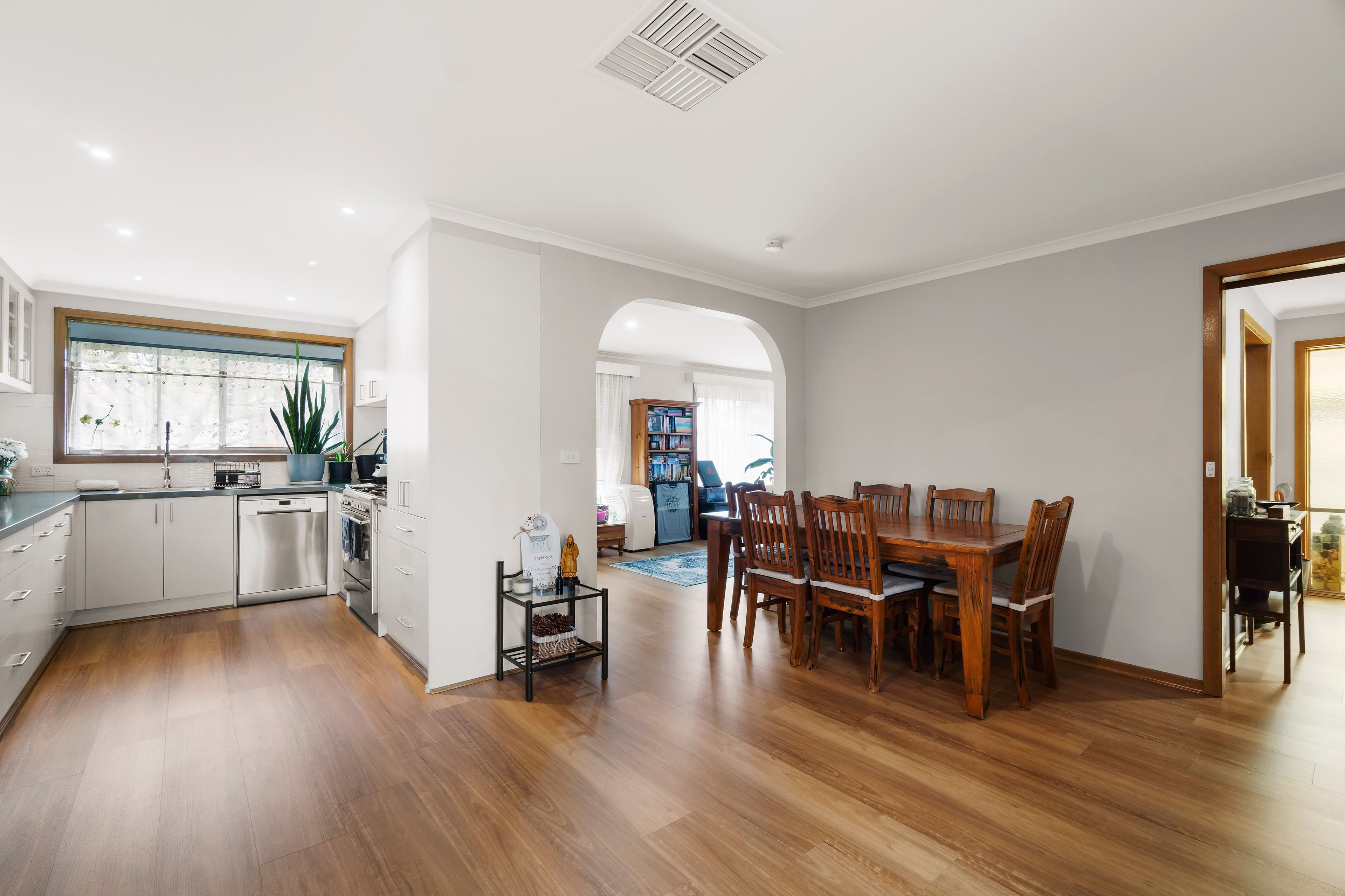 9 Grenda Drive, Mill Park VIC 3082, Mill Park - Thumbnail 3