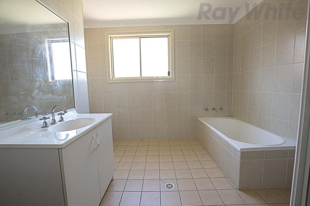 131 Carmichael Drive, West Hoxton NSW 2171, West Hoxton - Thumbnail 8