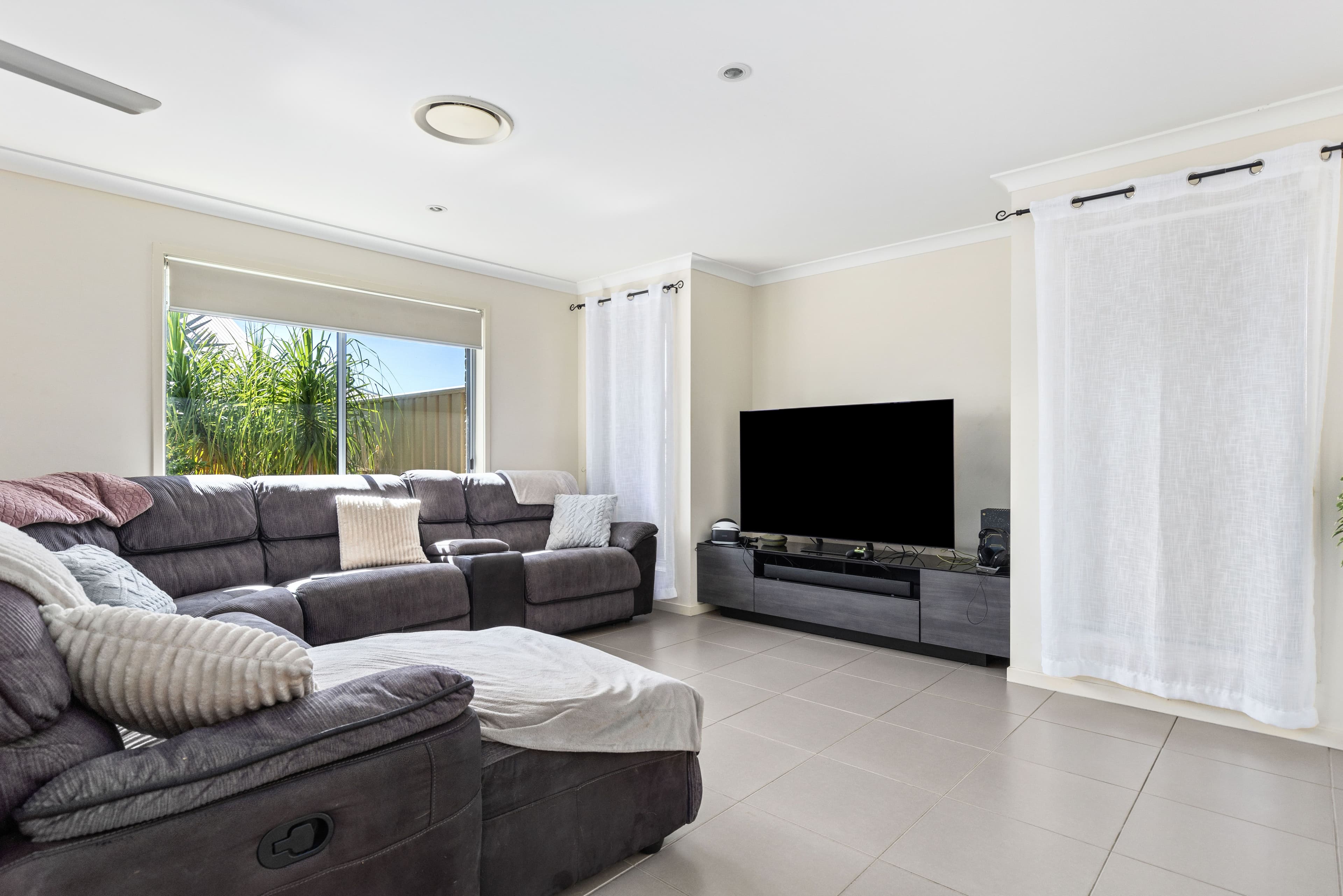 1 Ivers Place, Emerald QLD 4720, Emerald - Thumbnail 3