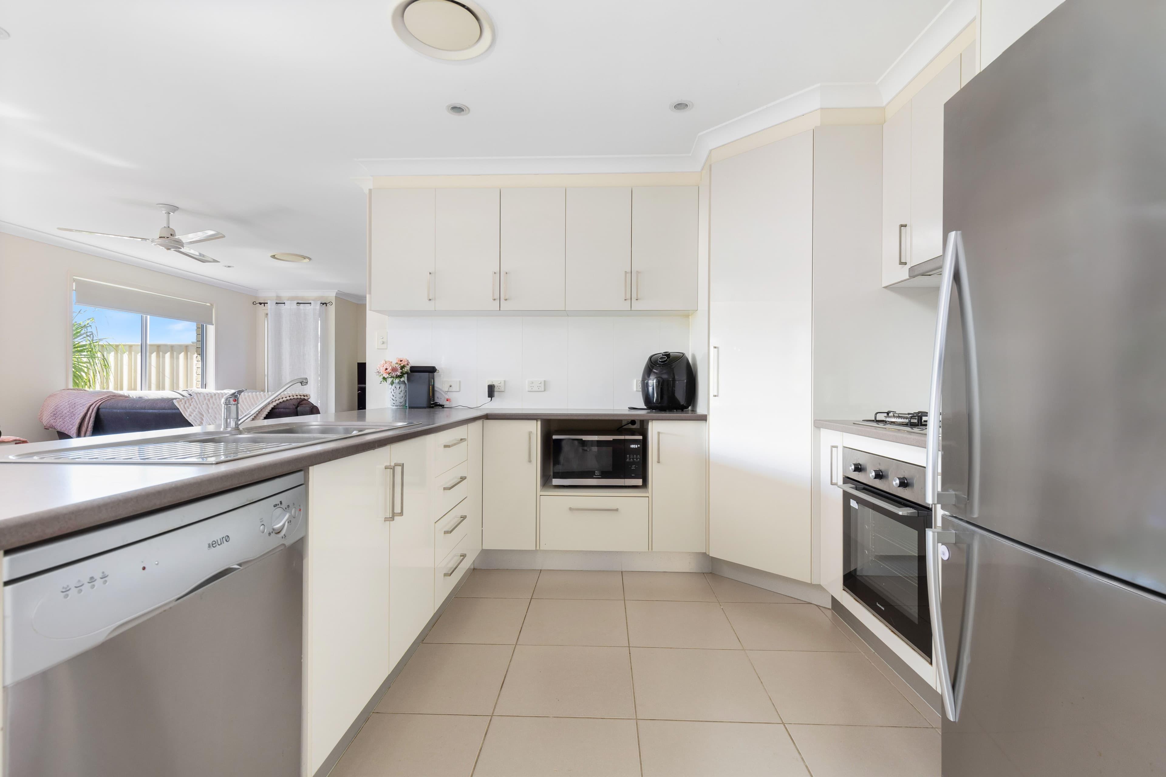 1 Ivers Place, Emerald QLD 4720, Emerald - Thumbnail 5