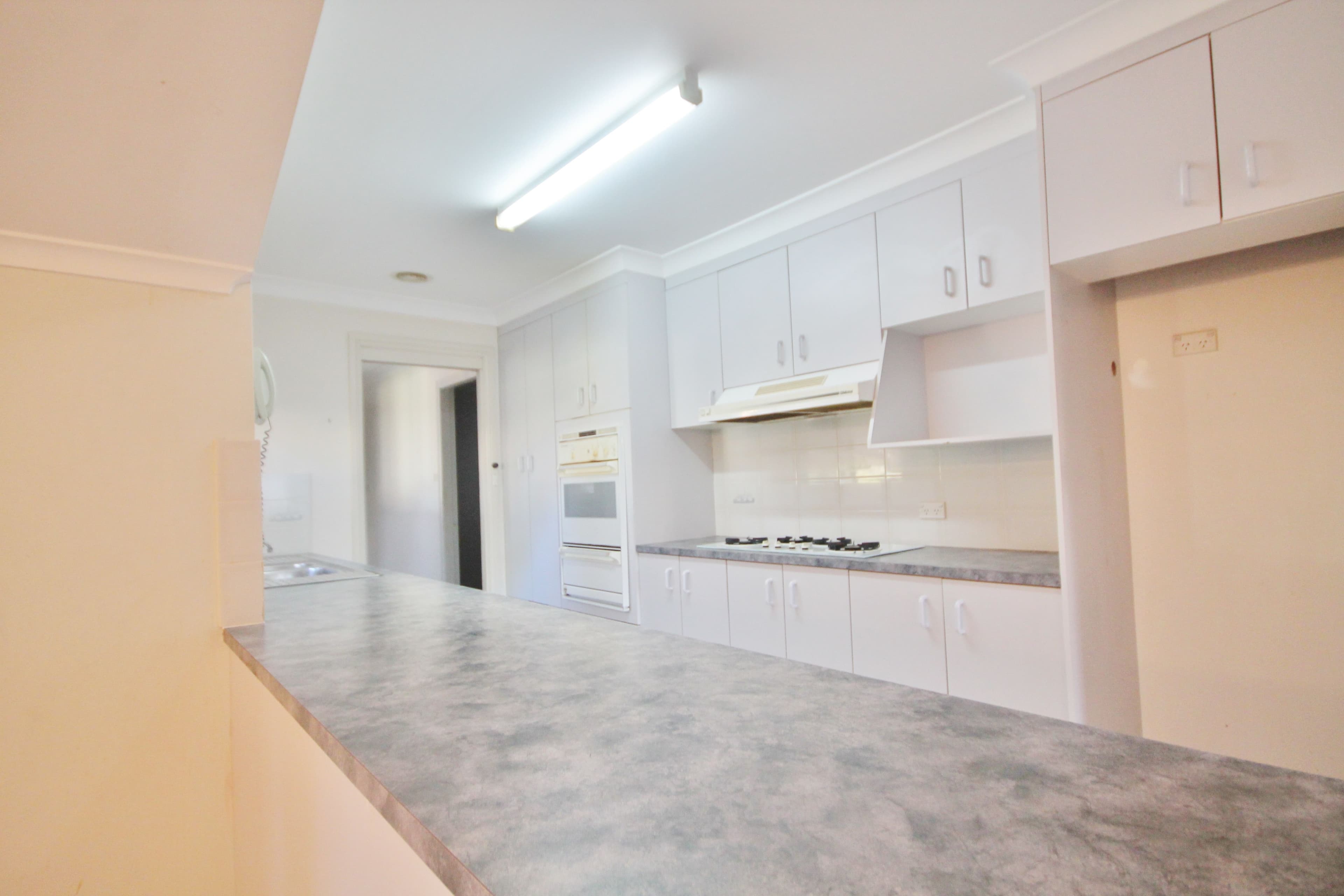 33 Pineview Circuit, Young - Thumbnail 4