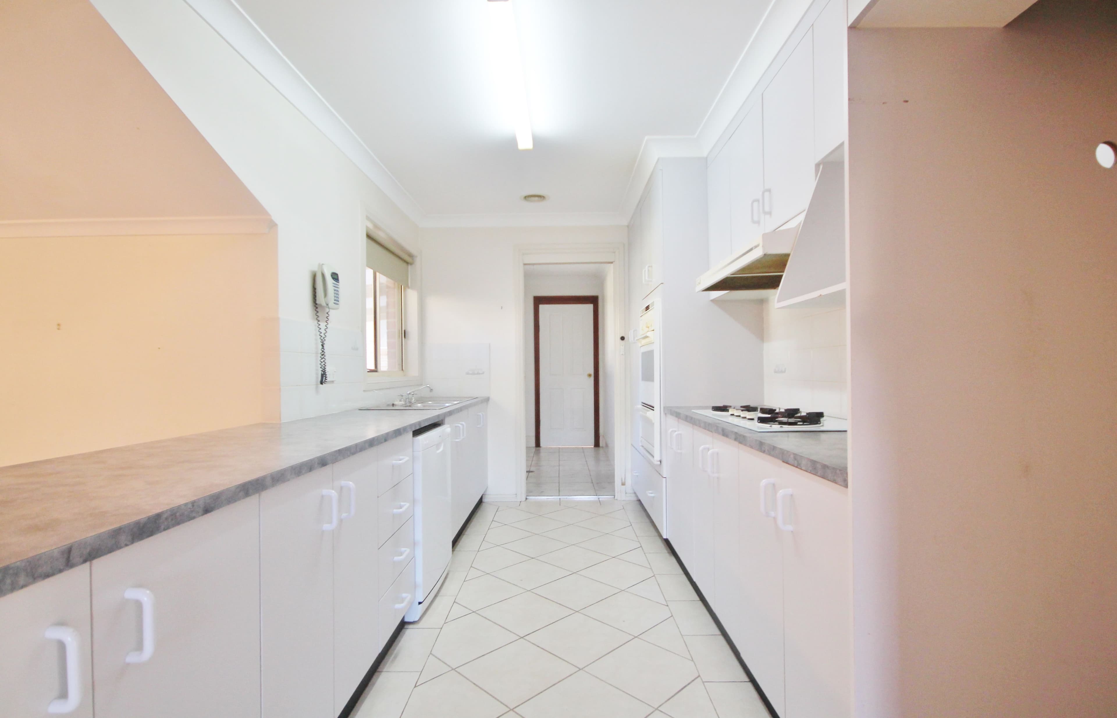 33 Pineview Circuit, Young - Thumbnail 5