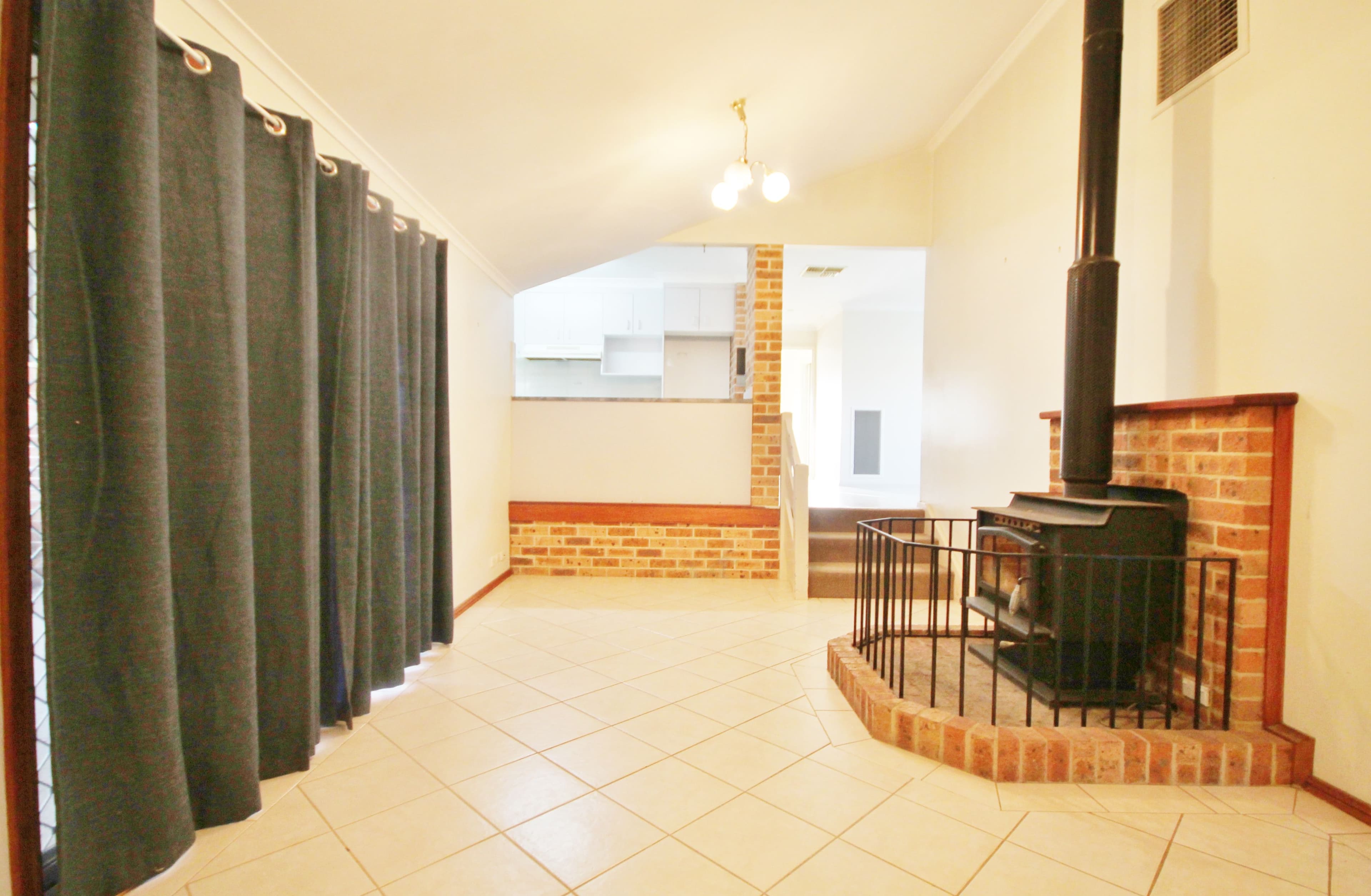 33 Pineview Circuit, Young - Thumbnail 7