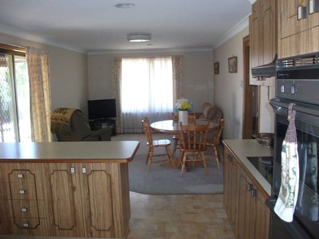 6 Goldfinch Way, ORANGE NSW 2800, Orange - Thumbnail 2