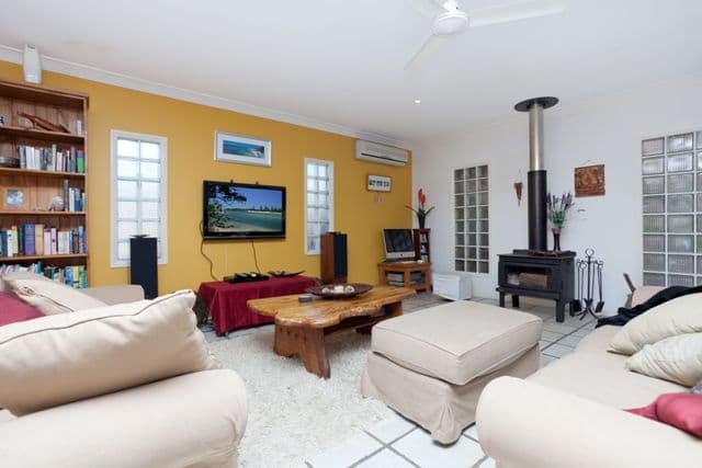 6 Karina Crescent, BROADBEACH WATERS QLD 4218, Broadbeach Waters - Thumbnail 4