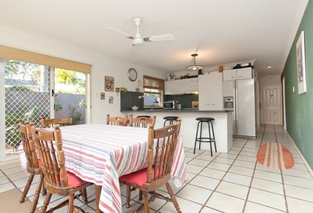 6 Karina Crescent, BROADBEACH WATERS QLD 4218, Broadbeach Waters - Thumbnail 5