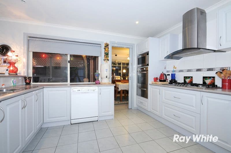 2 Greenbriar Way, CRANBOURNE WEST VIC 3977, Cranbourne West - Thumbnail 2