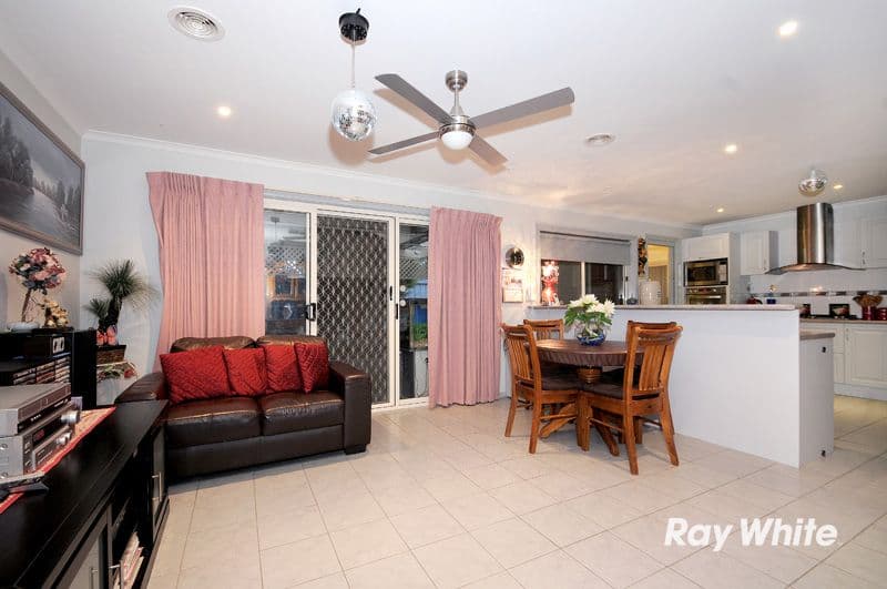 2 Greenbriar Way, CRANBOURNE WEST VIC 3977, Cranbourne West - Thumbnail 3