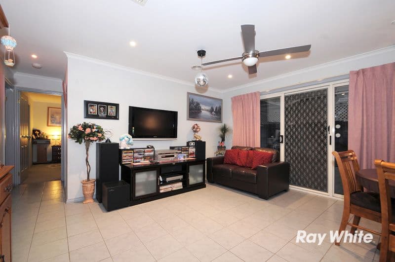 2 Greenbriar Way, CRANBOURNE WEST VIC 3977, Cranbourne West - Thumbnail 5