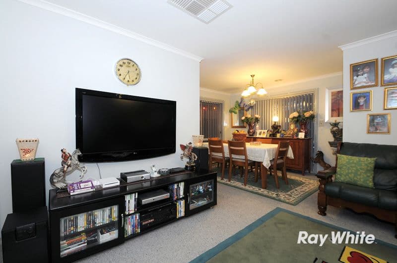 2 Greenbriar Way, CRANBOURNE WEST VIC 3977, Cranbourne West - Thumbnail 8