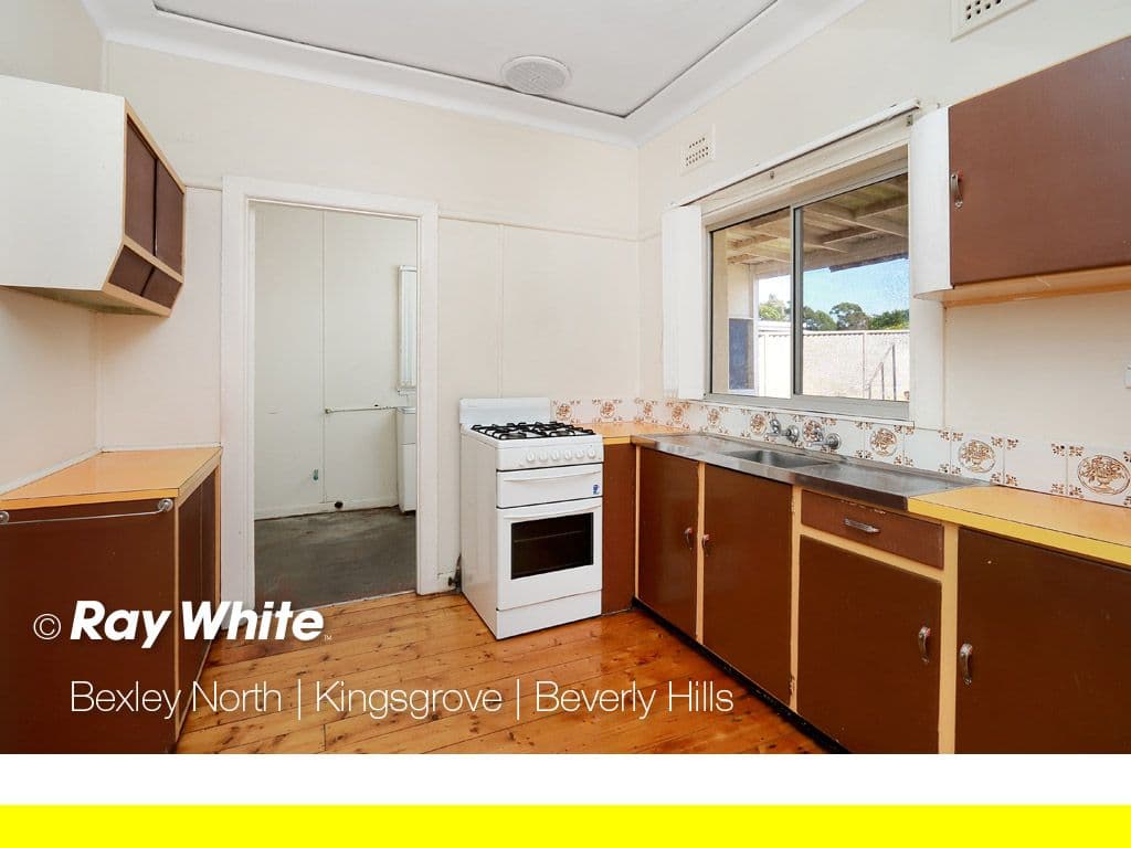 6 Rolestone Avenue, Kingsgrove NSW 2208, Kingsgrove - Thumbnail 3