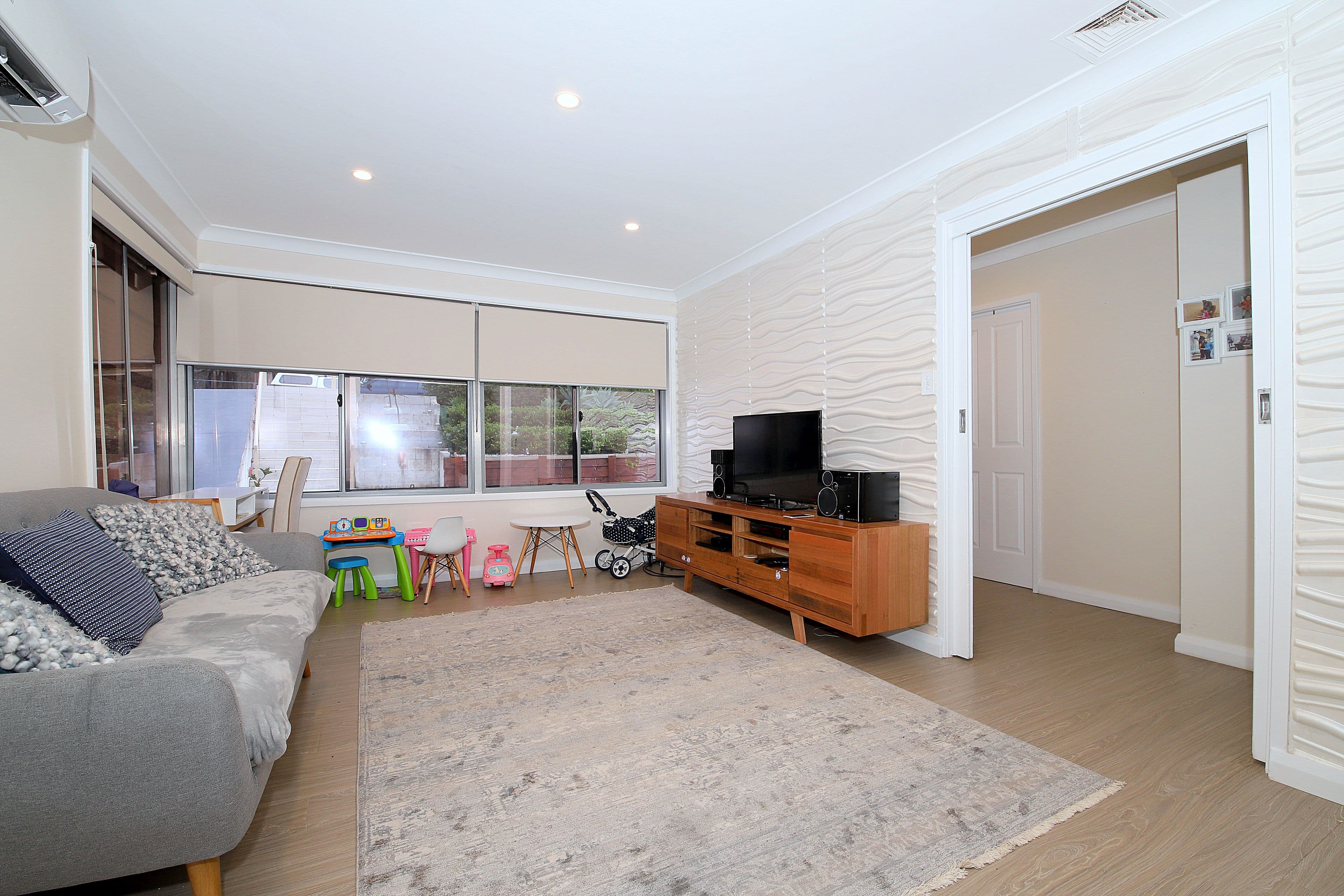 7 Hazel Street, Georges Hall - Thumbnail 4