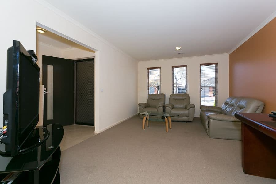 9 Dartmouth Chase, DERRIMUT VIC 3030, Derrimut - Thumbnail 2