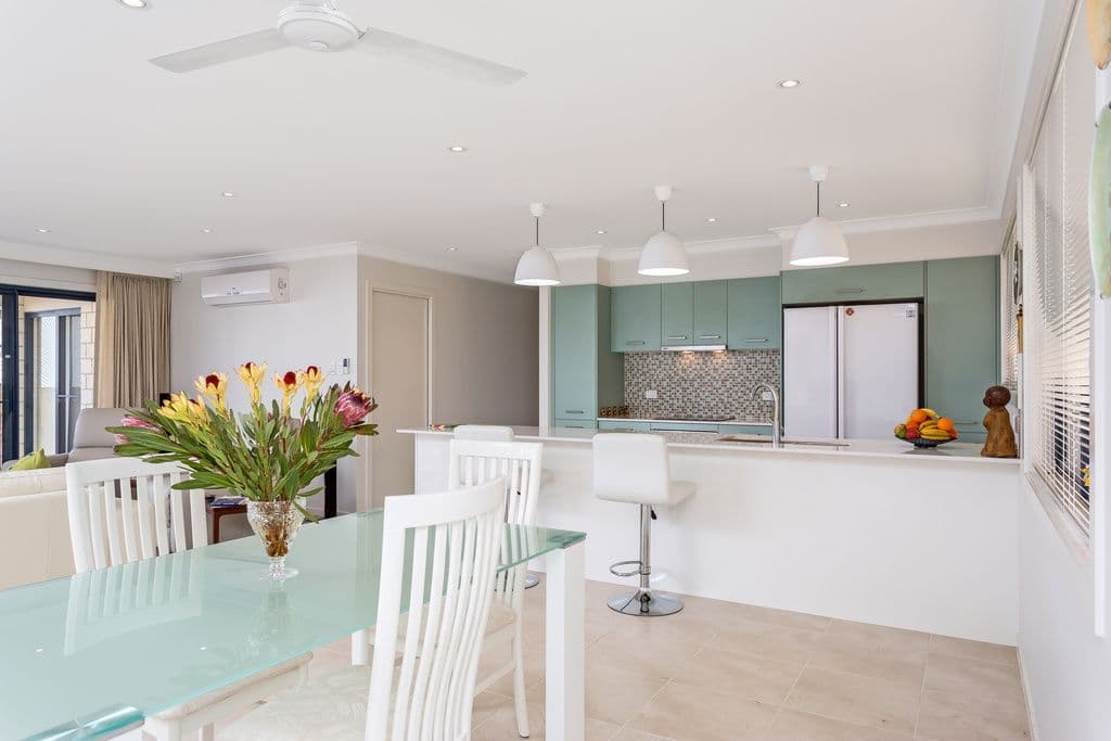 7 Beacon Court, ELANORA QLD 4221, Elanora - Thumbnail 3