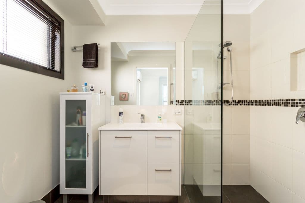 7 Beacon Court, ELANORA QLD 4221, Elanora - Thumbnail 8
